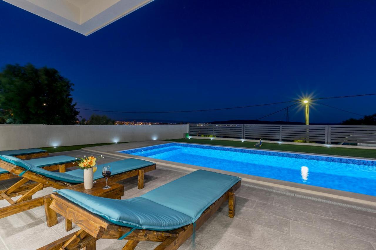 Luxury Villa La Nonna Ana - Heated Pool, Sea View, Near Split Kaštela Exterior foto